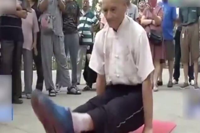 81-летний китаец-акробат стал звездой сети
