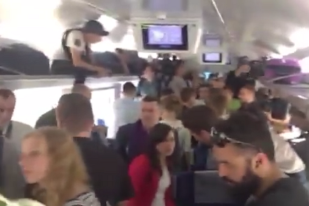 'Укрзалізниця' задержала поезд с Саакашвили: все подробности о 'заложниках'