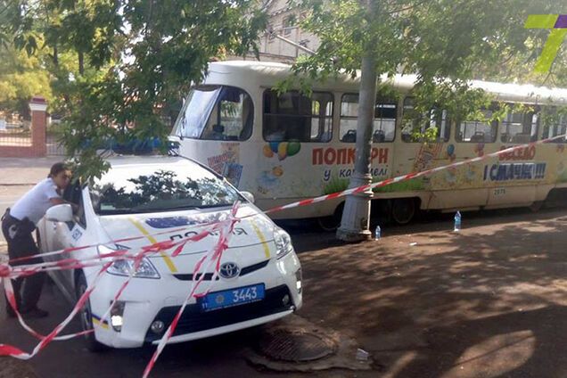 В Одессе трамвай отрезал девушке ноги: опубликованы фото