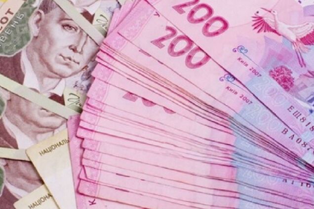В августе рядовой сотрудник НАПК получил почти 200 тысяч гривен зарплаты