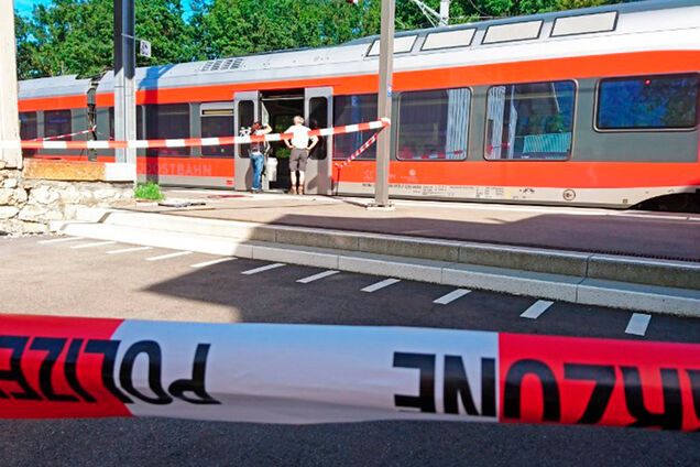 Десятки пострадавших: в Швейцарии столкнулись два поезда