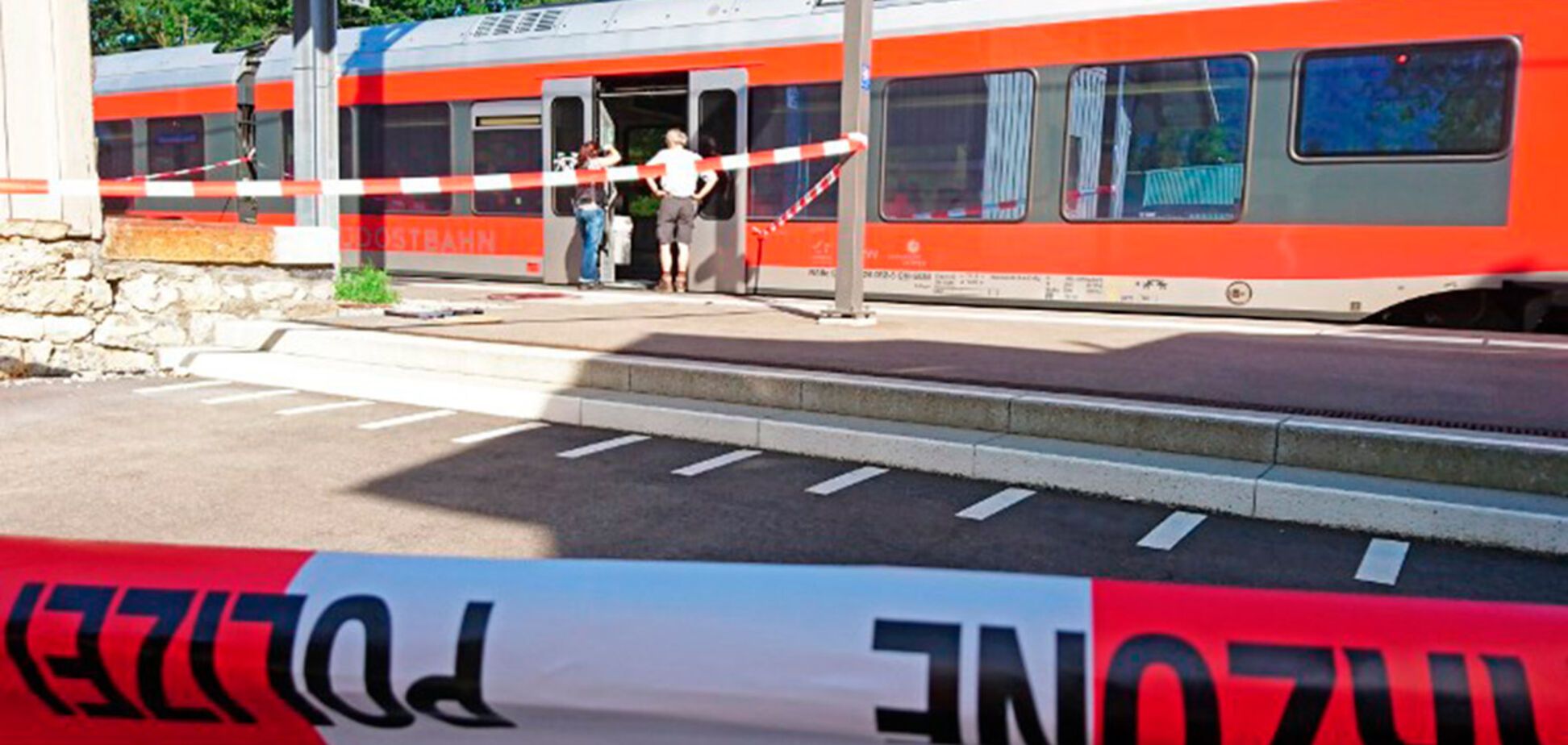 Десятки пострадавших: в Швейцарии столкнулись два поезда