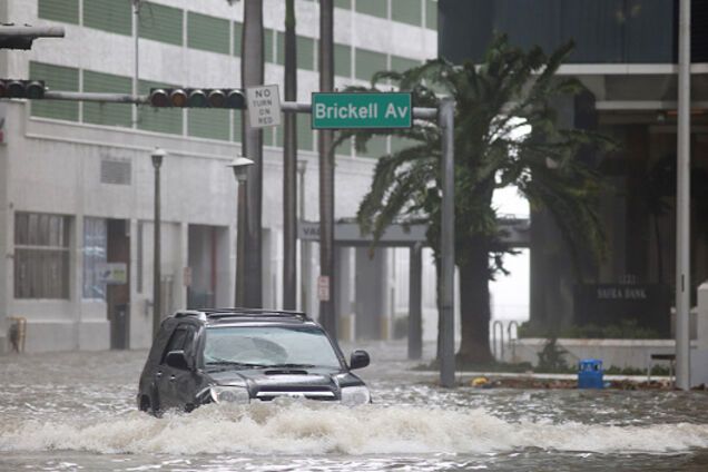 Ураган 'Ирма' затопил Майами: Трамп объявил режим крупного стихийного бедствия