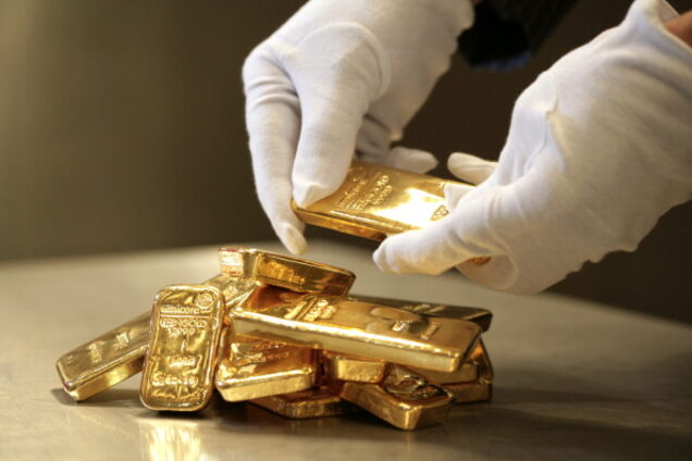 У генерала поліції, який погорів на хабарі, знайшли 16 злитків золота