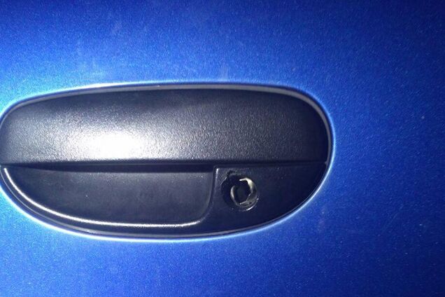 Пьяная за рулем: в Запорожье женщина на угнанном авто попала в ДТП и скрылась