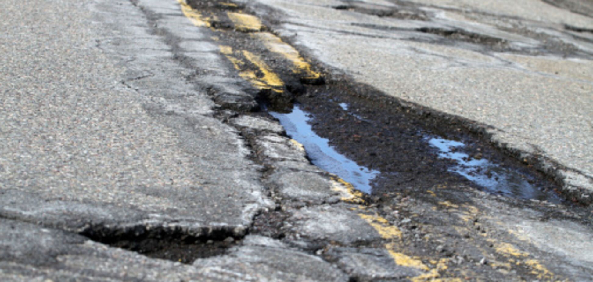Знак благодарности: автолюбители оставили брутальный 'привет Киевавтодору'