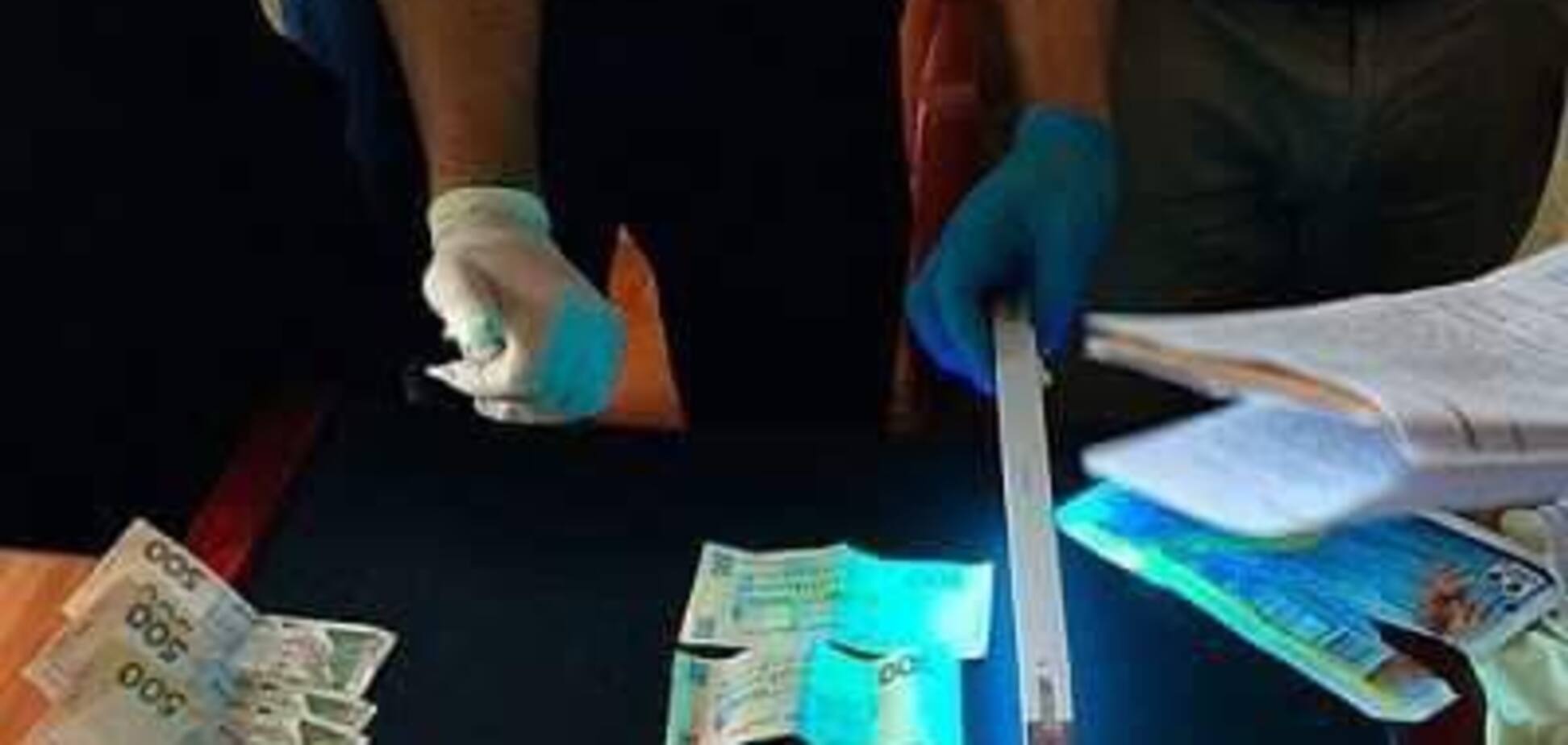 Вимагали грошей у ветерана Афганістану: на Закарпатті спіймали хабарників