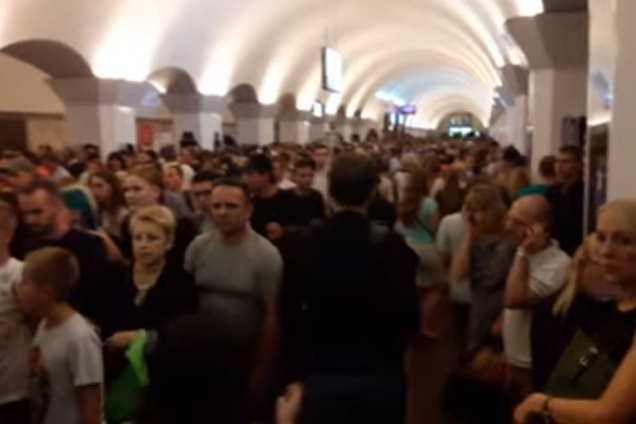 НП у метро Києва: з'явилося нове відео, що творилося у підземці