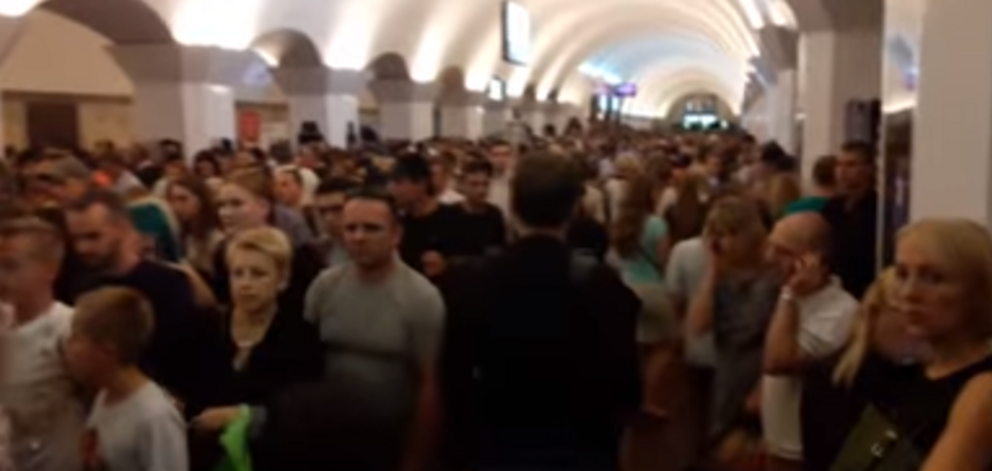 ЧП в метро Киева: появилось новое видео о том, что творилось в подземке