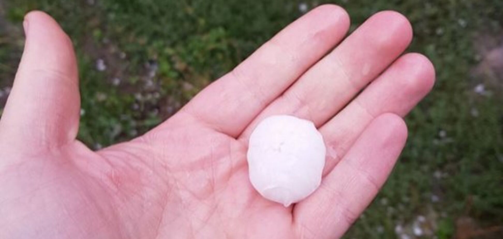 Град размером с яйцо: на центр Украины обрушился ледяной шторм