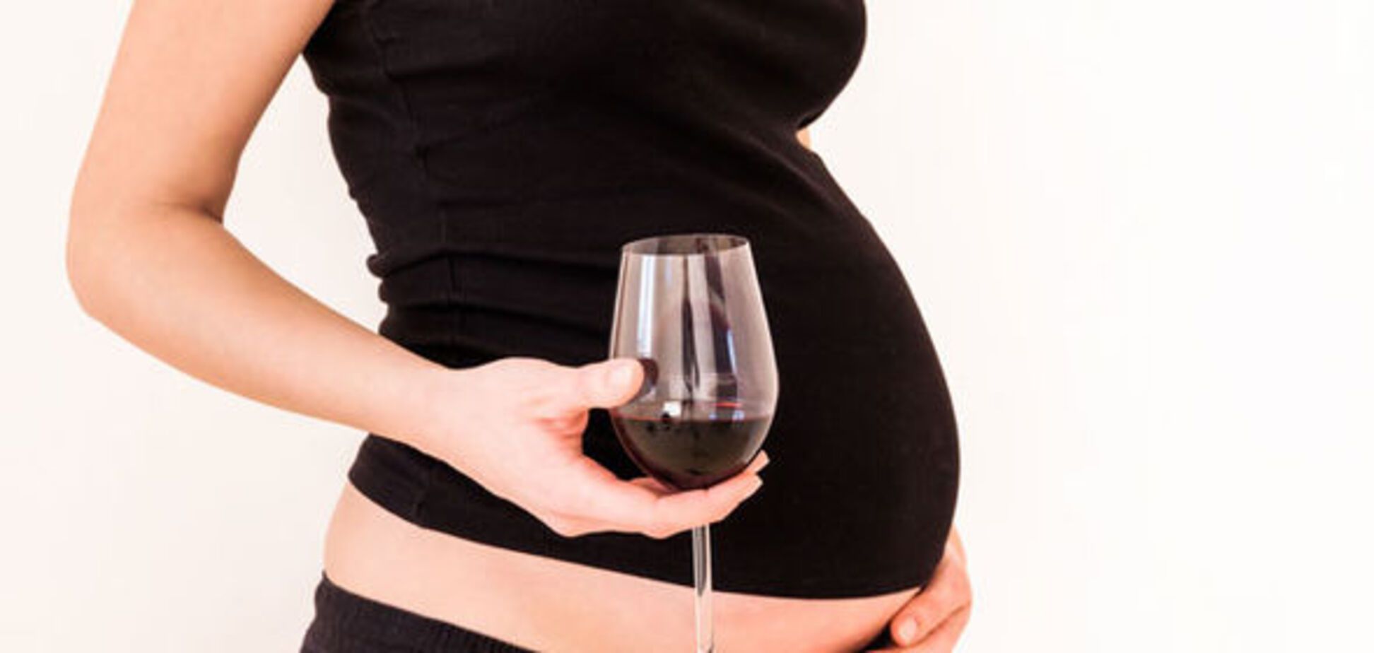 Ученые рассказали, сколько алкоголя можно пить беременным 