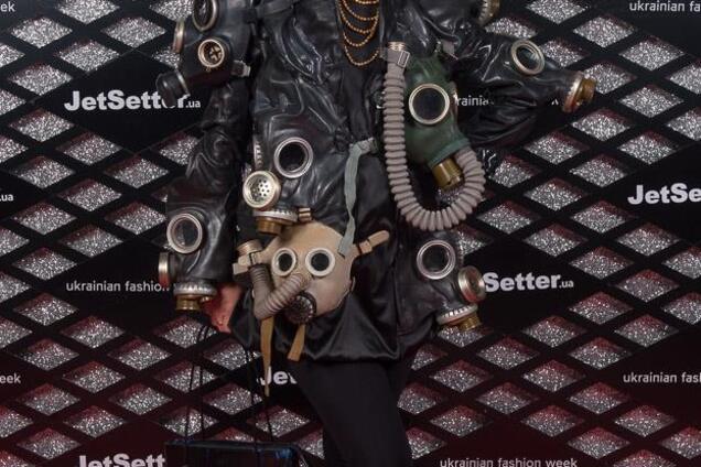 Неоновые демоны, будуар-стайл и топ-поп: в сети высмеяли модников Ukrainian Fashion Week