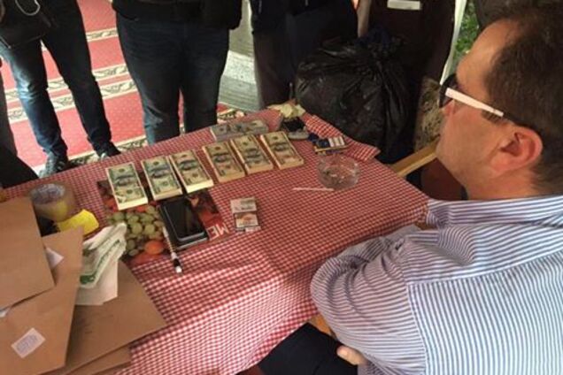 Поляк, которого назначил Бальчун: топ-чиновника 'Укрзалізниці' поймали на огромной взятке