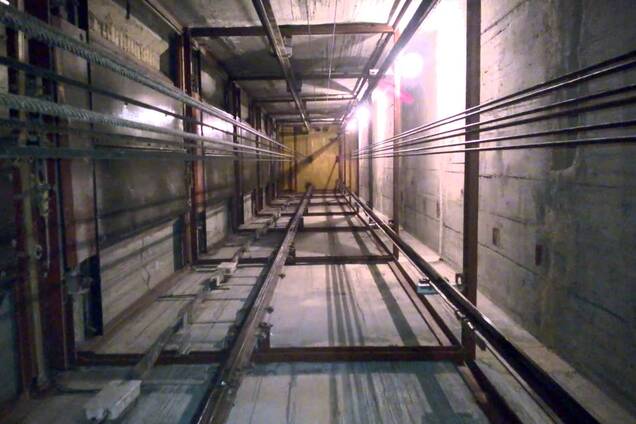 Погибла страшной смертью: в Луцке женщину задавил лифт 