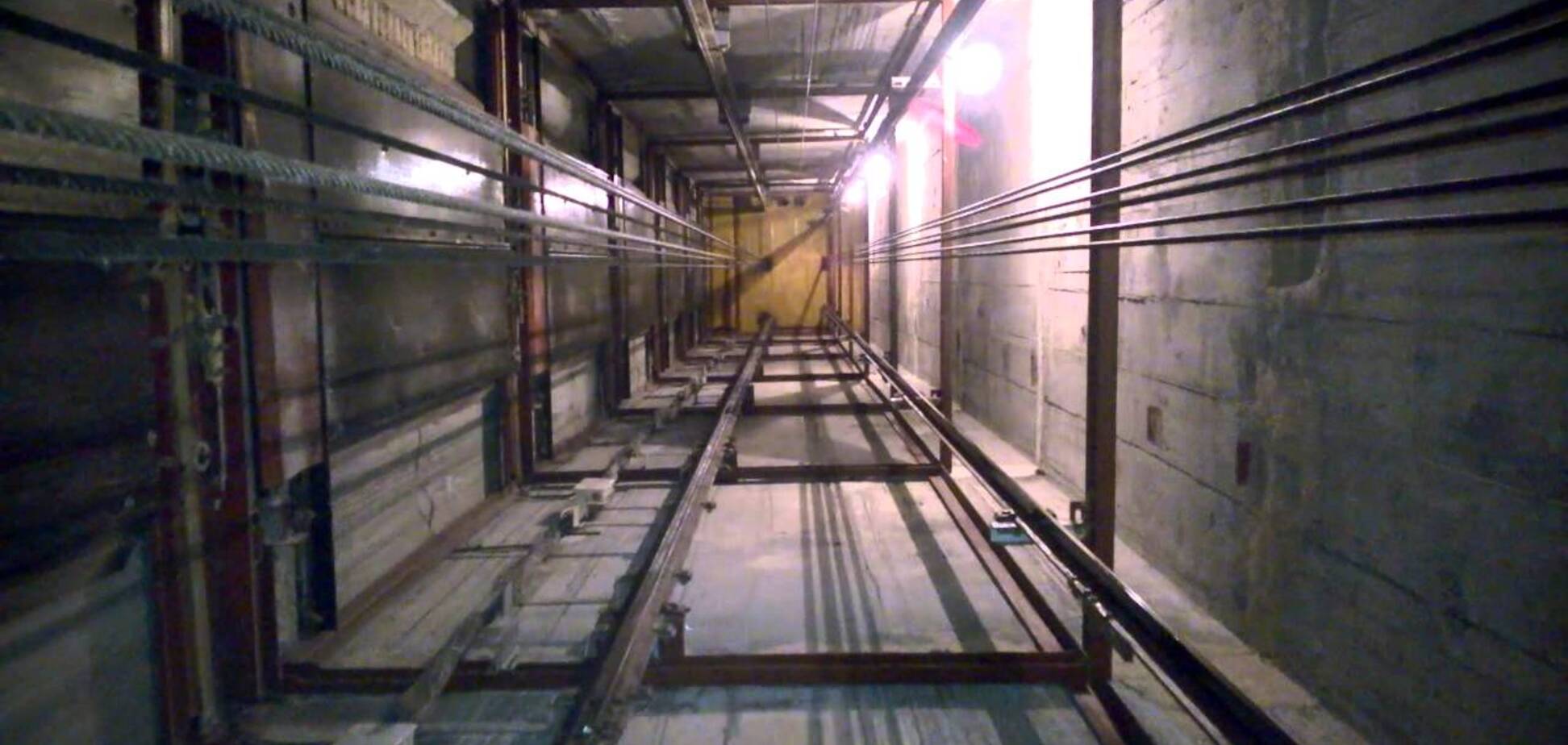 Погибла страшной смертью: в Луцке женщину задавил лифт