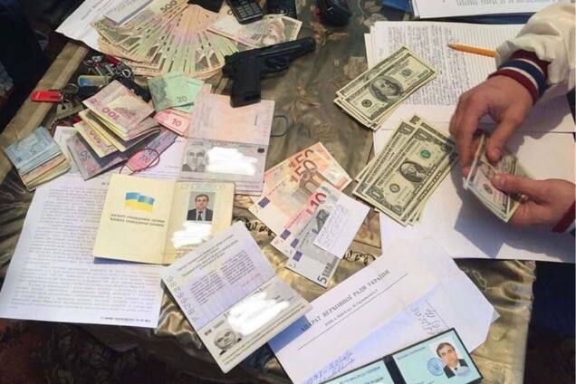 На Закарпатье на крупной взятке погорел помощник нардепа