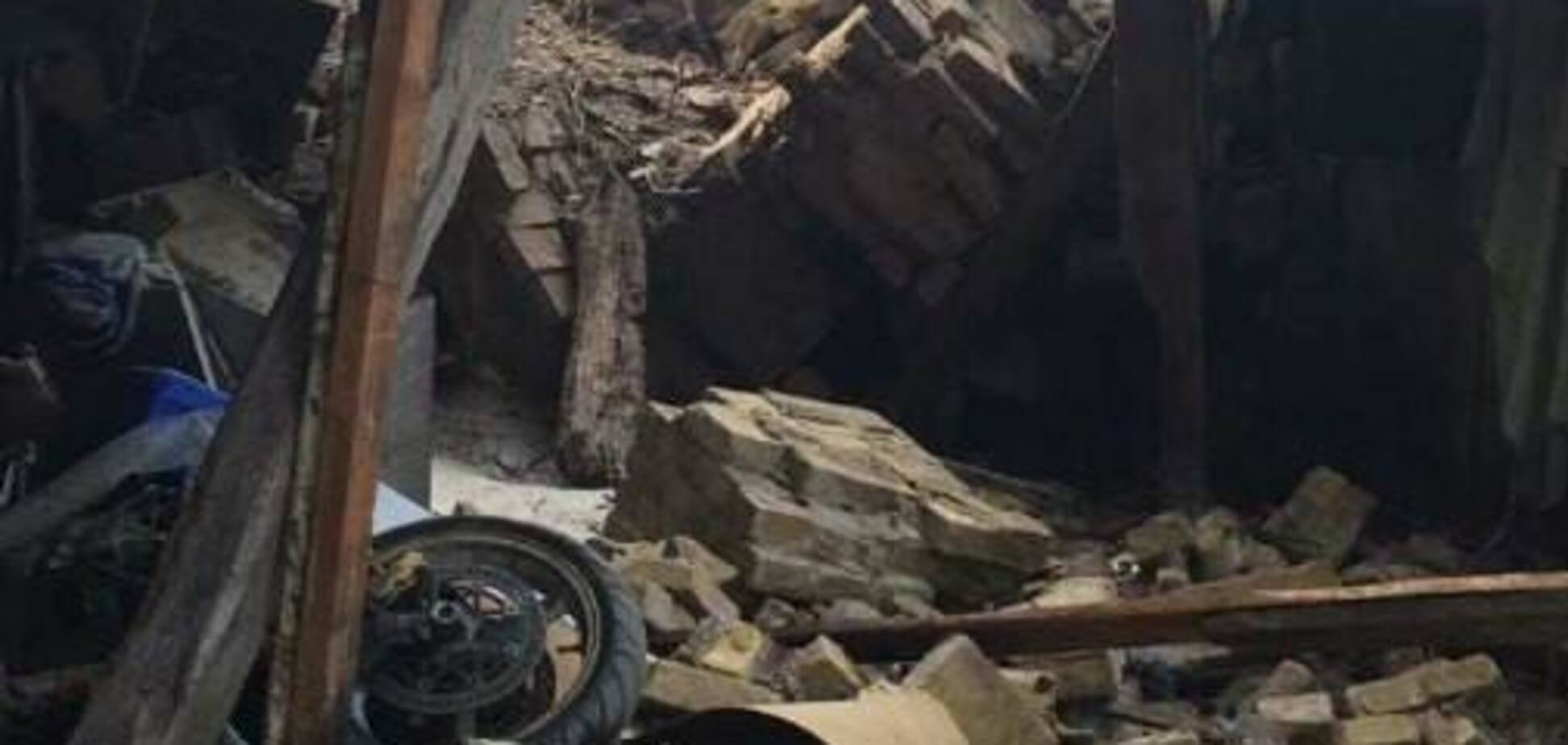 У Києві серйозний прорив труби привів до масштабних руйнувань: фото НП