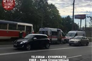 трамвай переехал человека Киев