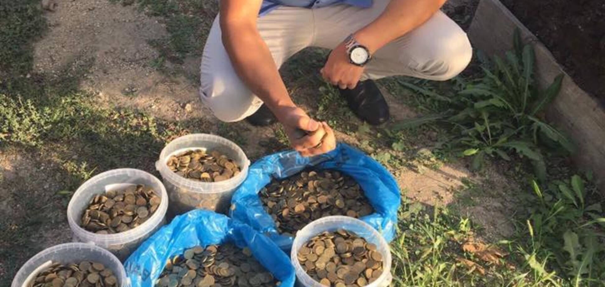 Платеж в 150 кг: крымские татары выплатили оккупантам 300 тыс. штрафа монетами