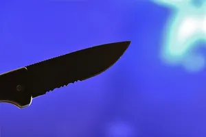 Нож