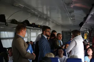 Новшества "Укрзалізниці": Кравцов проинспектировал обновленные вагоны электрички