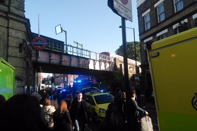 Взрыв в метро Лондона: появились фото и видео
