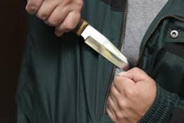 В Запорожье на предпринимателя напали с ножом