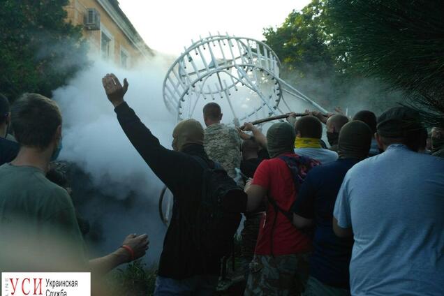 'Эвакуировали' консула РФ: в Одессе произошли беспорядки после решения суда по делу 2 мая