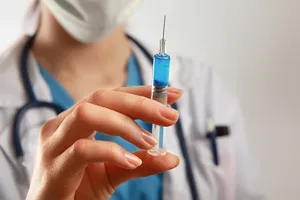 медсестра шприц укол