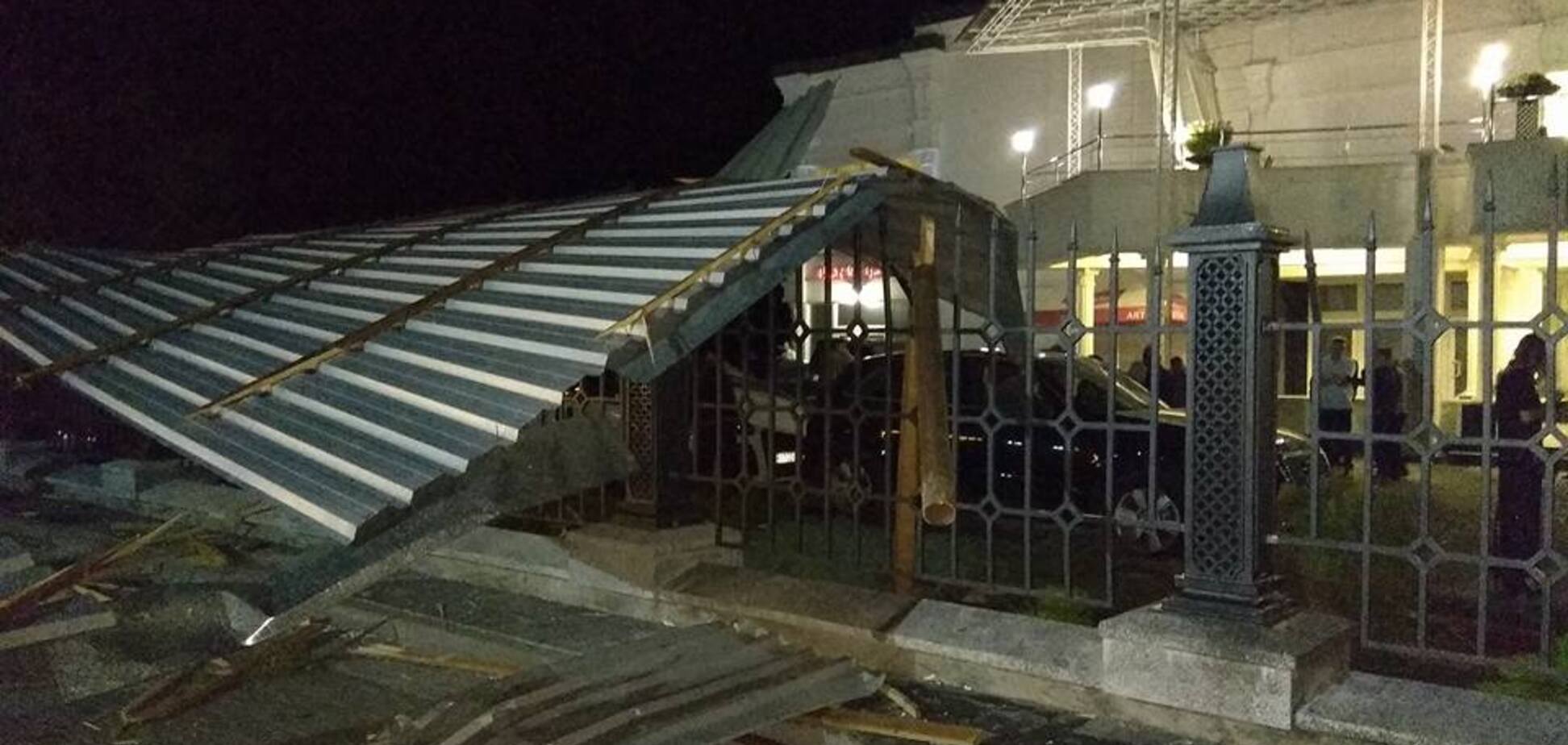 На Закарпатье обрушился мощный ураган: появились фото буйства стихии