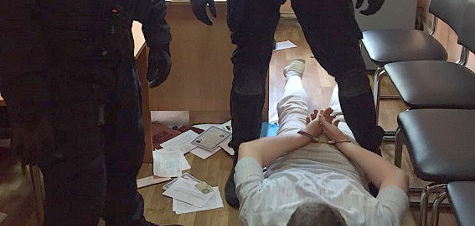 У Миколаєві підполковник поліції був спійманий на великому хабарі: опубліковані фото