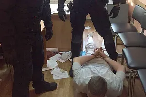 У Миколаєві підполковник поліції був спійманий на великому хабарі: опубліковані фото