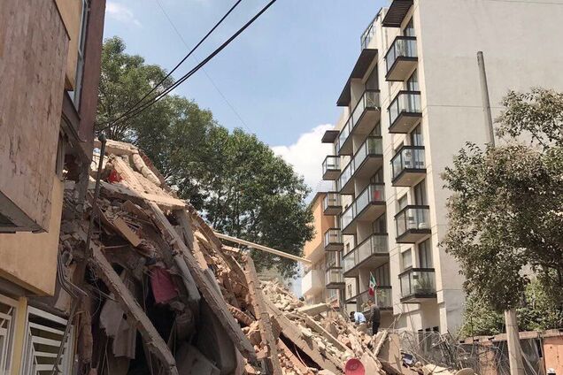 Мексику накрыло мощное землетрясение: все подробности 