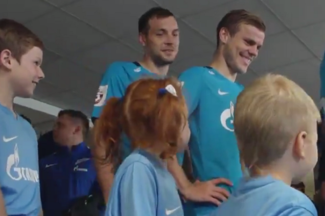 Футболіст збірної Росії епічно поглумився над маленькою дівчинкою: опубліковано курйозне відео
