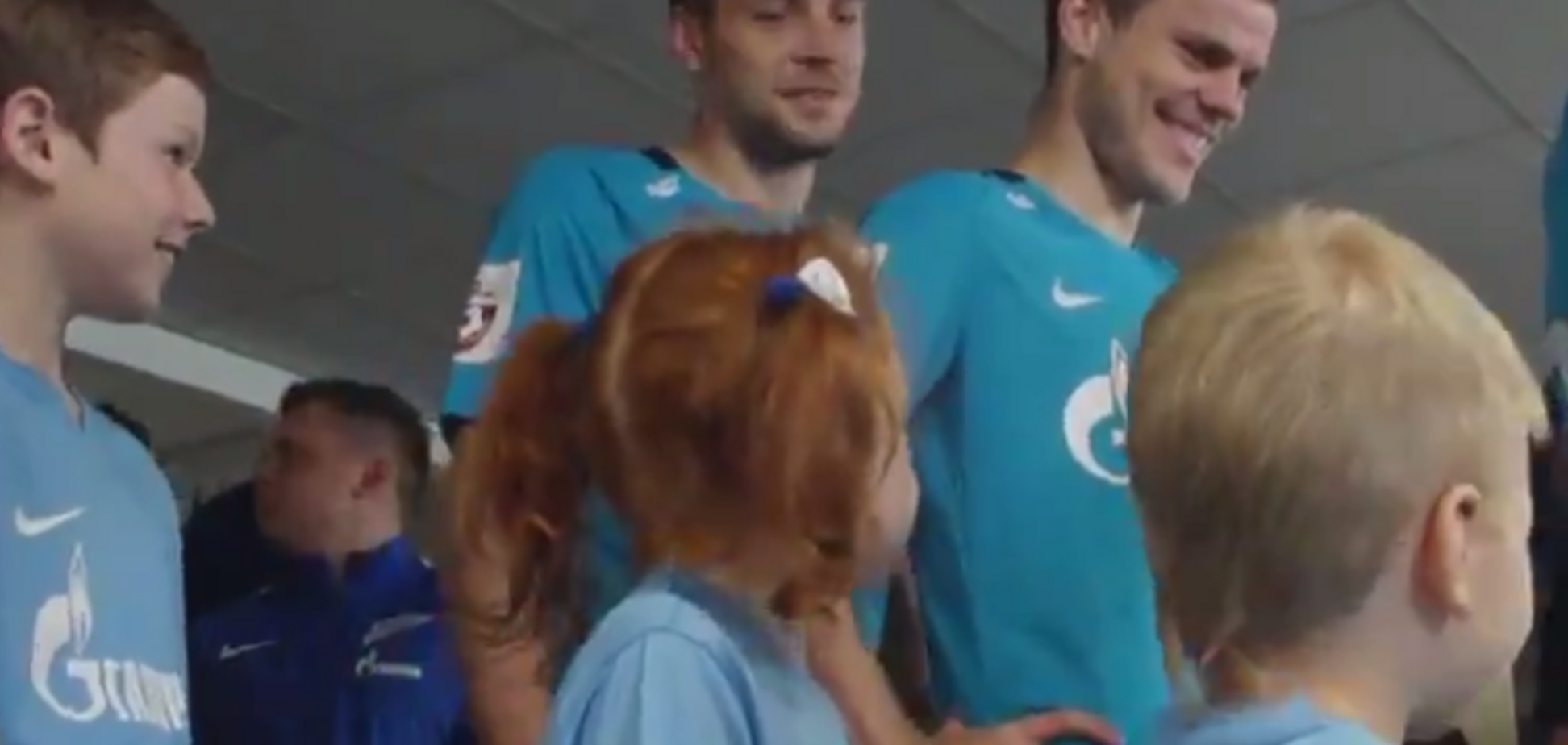 Футболіст збірної Росії епічно поглумився над маленькою дівчинкою: опубліковано курйозне відео