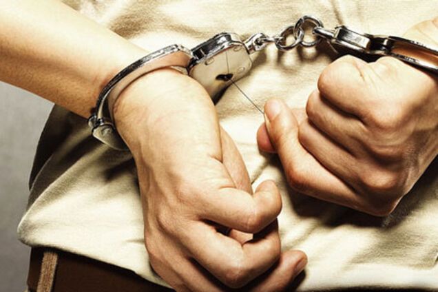 В Запорожье задержали молодого военного, промышлявшего сбытом оружия