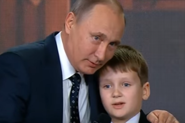 'Не смог поцеловать в животик': Путин потискал мальчика-хоккеиста