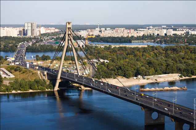 У Києві вигадали нові назви для Московського моста і метро 'Петрівка'