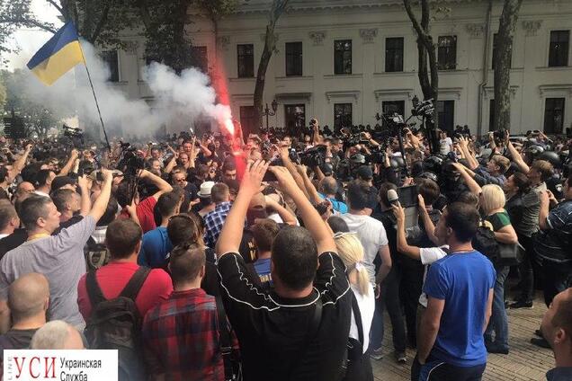 На улицах тысячи горожан: в Одессе потребовали отставки Труханова