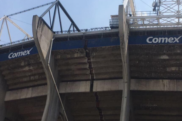 Землетрус у Мексиці: у мережі показали, що трапилося з легендарним футбольним стадіоном - опубліковано відео