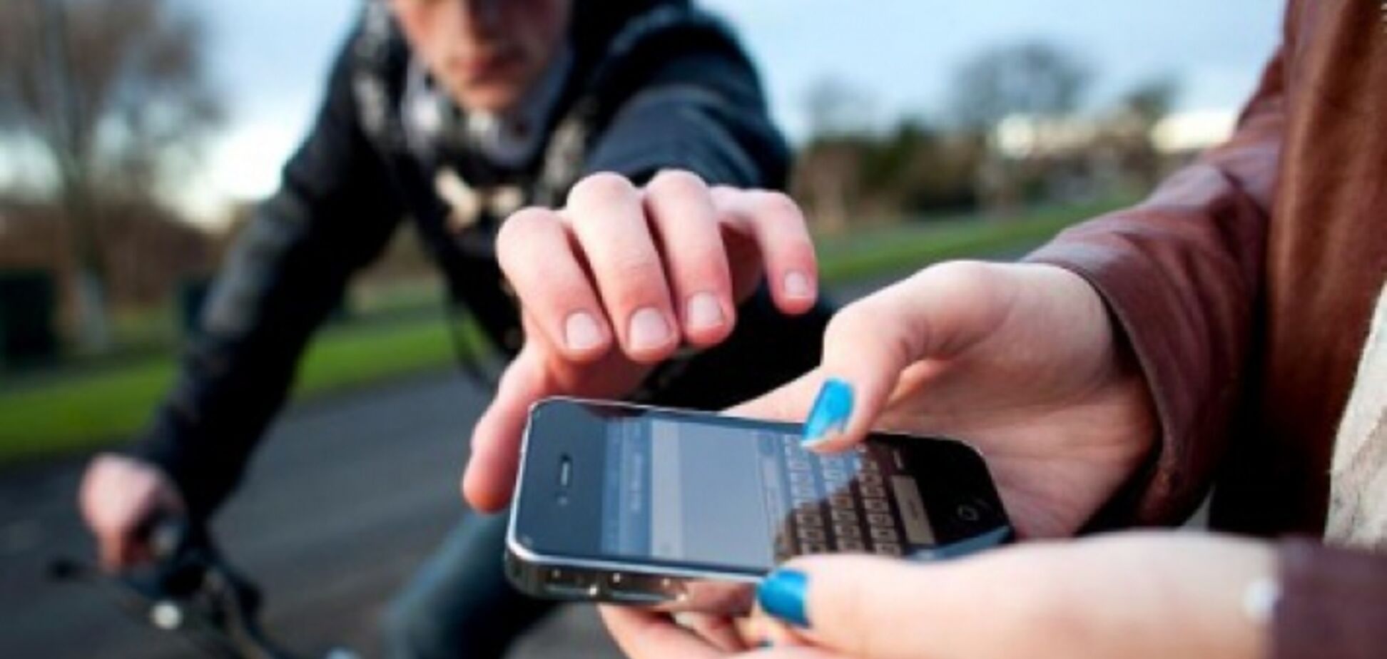 В Запорожье грабитель напал на несовершеннолетнюю девушку