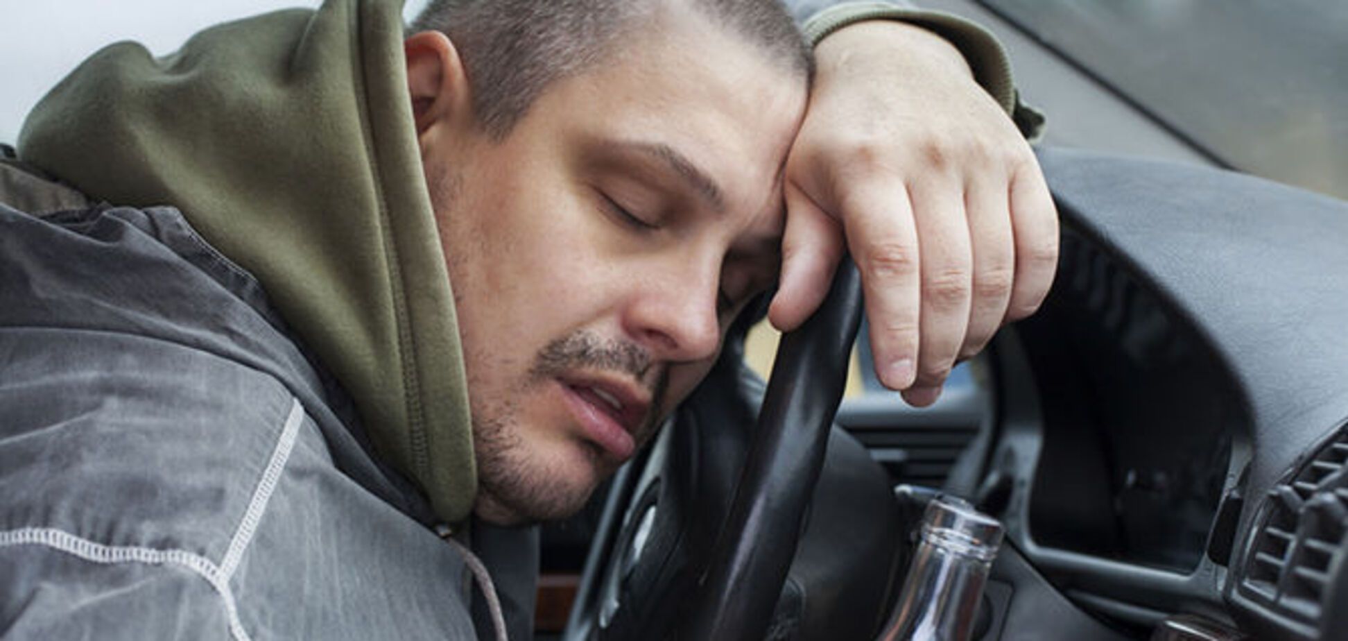 В Запорожье задержали водителя, который уснул при осмотре