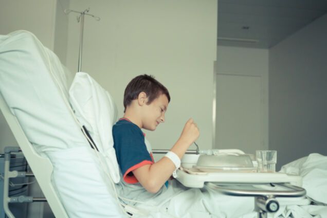 Массовые отравления: в Украине детей кормят фальсификатом