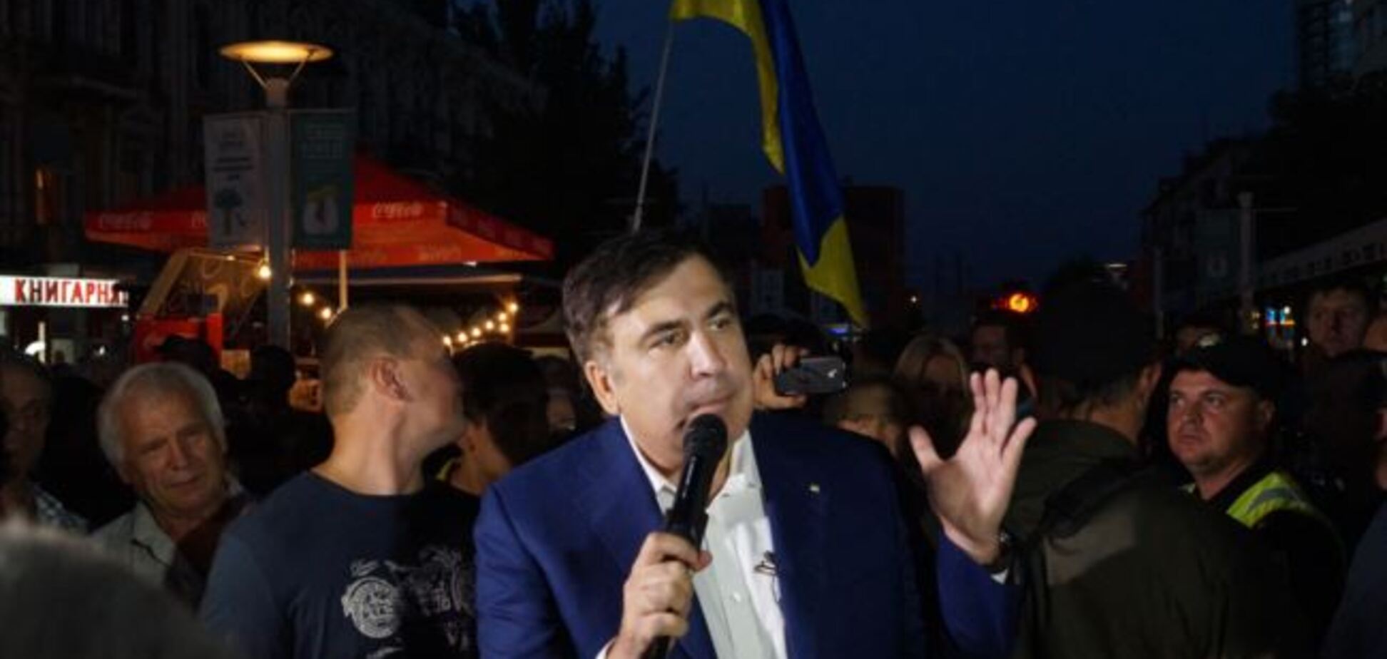 'Расшатывает страну изнутри': в Днепре произошел инцидент между Саакашвили и бойцами АТО