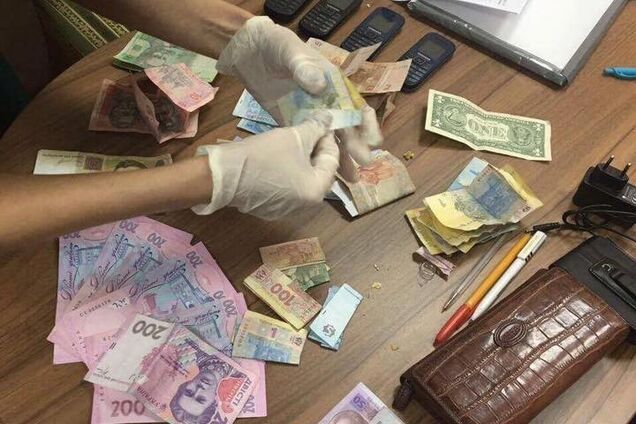 Судьи молились и ходили к ворожке: появились подробности о попытке дать колоссальную взятку Холодницкому