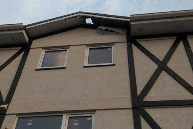 В дом под Киевом попал 'снаряд': полиция рассказала подробности ЧП