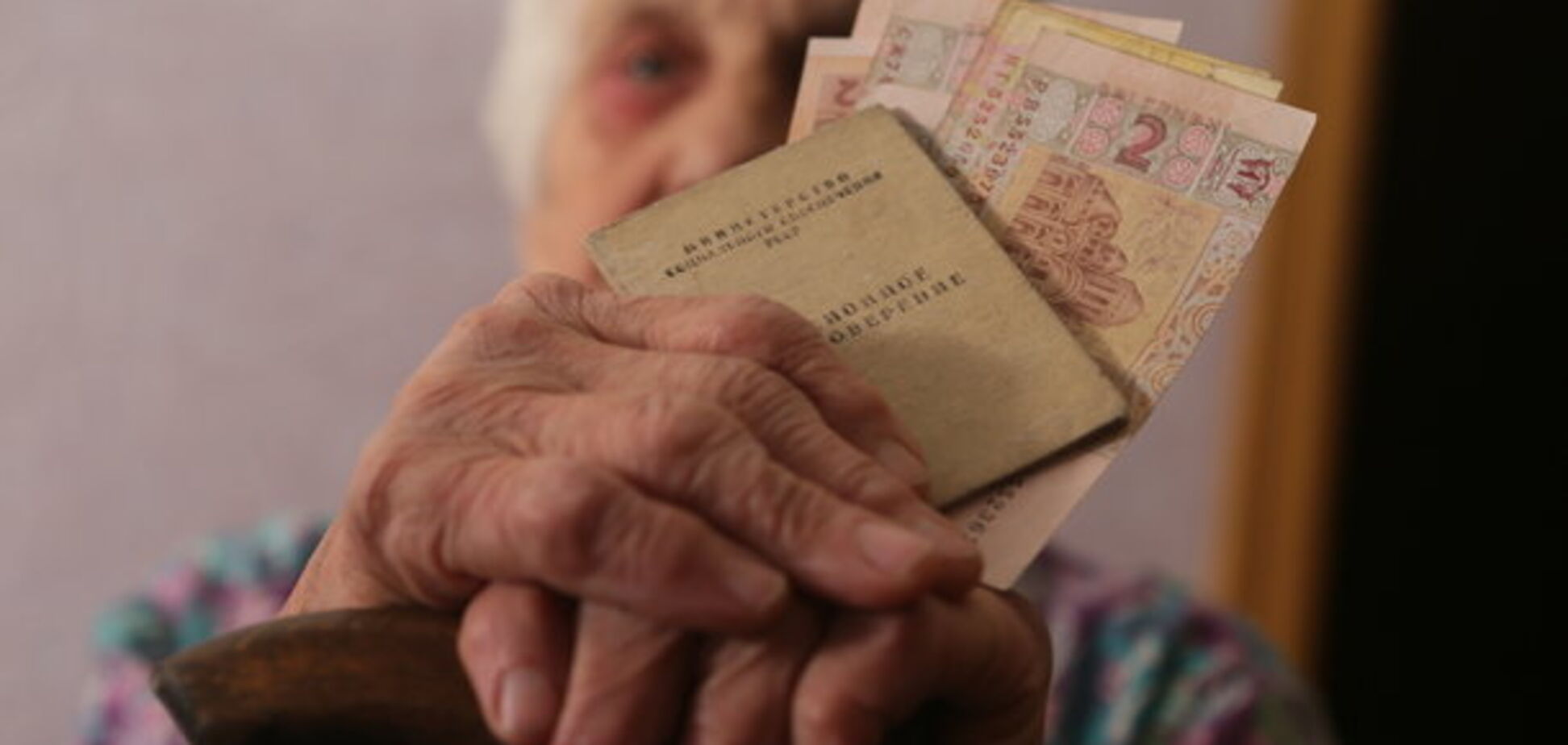 Пенсії для переселенців в Україні: експерт окреслила ситуацію з виплатами