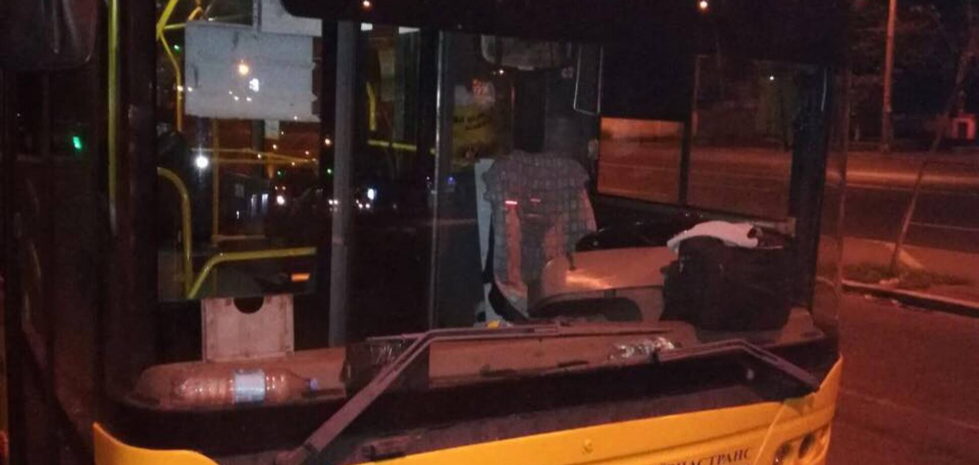 В Киеве обстреляли троллейбус: сеть в ярости