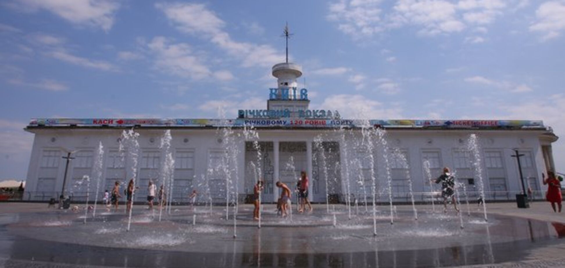На плаву 120 років: річковий порт Києва відзначив день народження