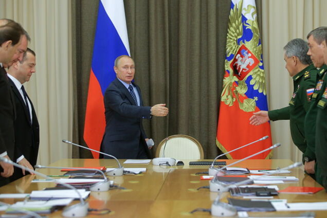 Путин наградил танкиста, воевавшего против Украины: фотофакт